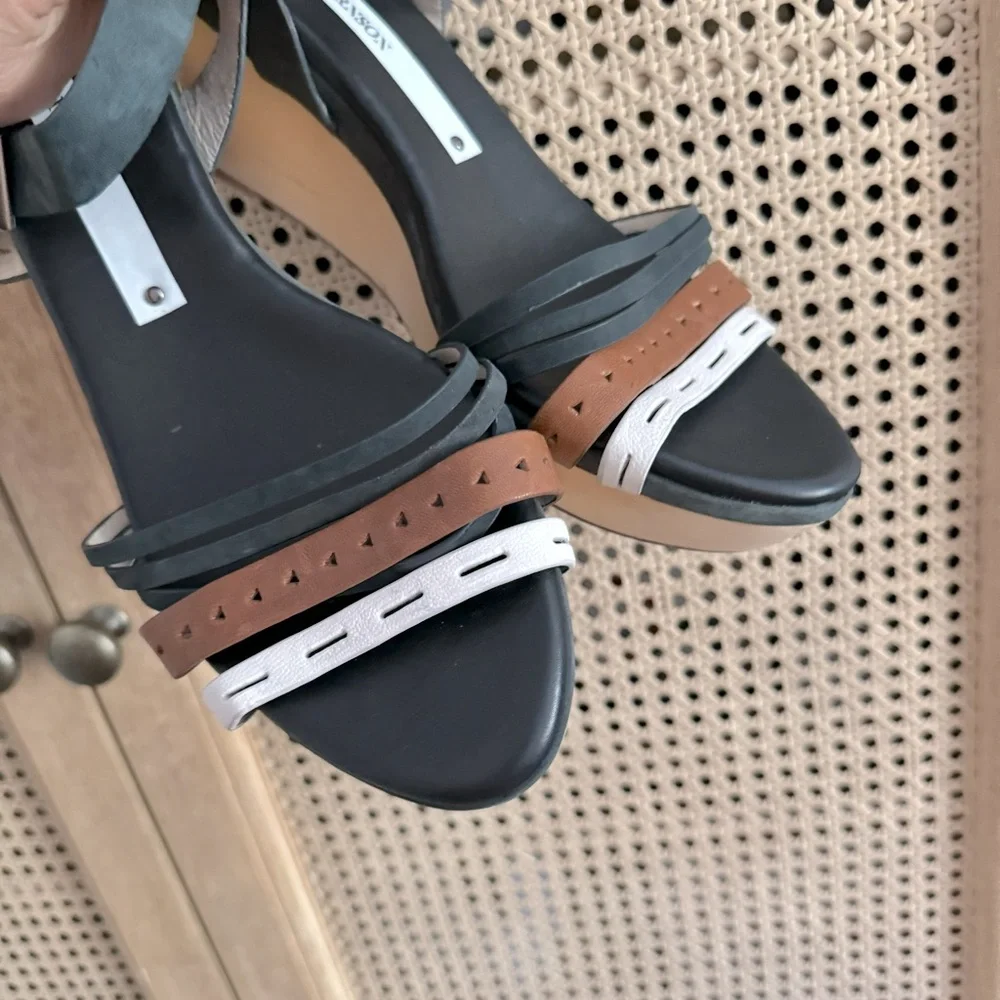 Bisbee Platform Sandal Size 11 / MATT BERNSON